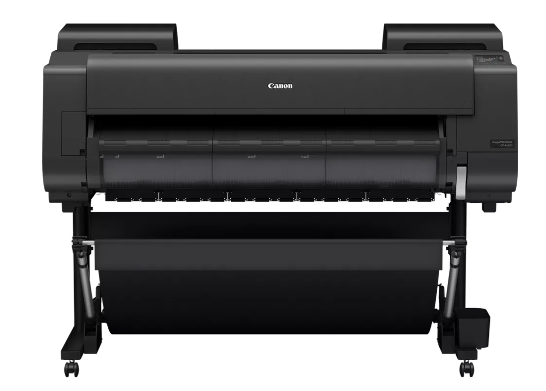 Plotter Canon GP-4600S A0 44″, 7 culori, Rezolutie printare: 2,400 x 1,200 dpi, 18.432 de duze (MBK/C/M/Y/O: 1536 de duze x2, PBK/GY: 1536 de duze x1), Cerneluri pe bază de pigmenţi: 7 culori (negru mat, negru foto, cyan, magenta, galben, gri, portocaliu), Apple AirPrint, Limbaje de printare: PDF - Imprimante de format mare