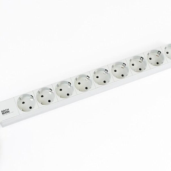 Bachmann IT PDU 9x prize Schuko, in Schuko, impamantare, fara intrerupator, 2 metri, RAL 7035, Aluminiu - Cabinete metalice